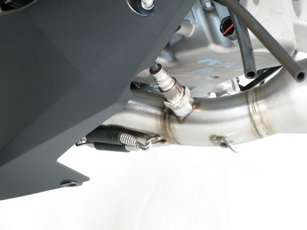 IMPORTANT: make sure not to damage the lambda sensor s electrical lead during this procedure!