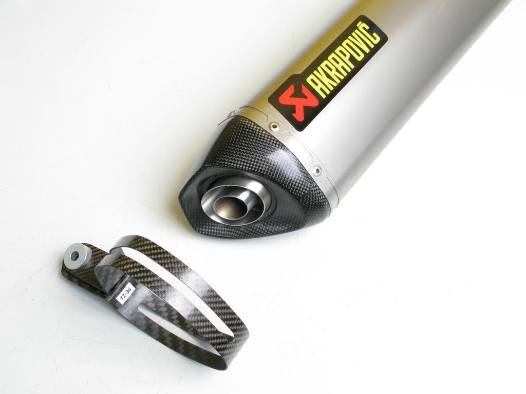 Correctly position the carbon fiber clamp and slide it onto the muffler (Figure 16, 17).