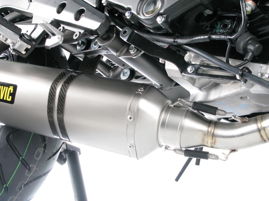 Align the muffler in respect to the motorcycle and tighten the carbon fiber clamp using Akrapovič bolt, washer, distance