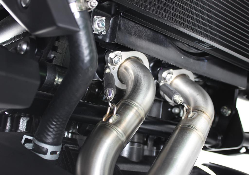 Insert the headers into the sleeves, attach the springs and tighten the flanges to specified torque (F 12).
