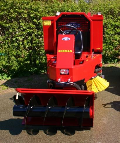 minutes. GREATER CAPACITY OF BEDDING MATERIAL QUICK FILLING FULLY HYDRAULIC SWEEPER BRUSH AND SCRAPER RECOMMENDED FOR APPROX.