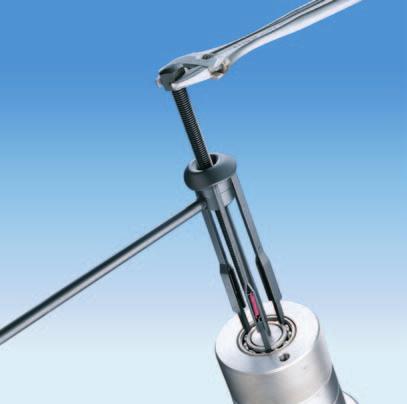 The pulling force can be applied using a mechanical spindle, a hydraulic spindle or a hydraulic ram.