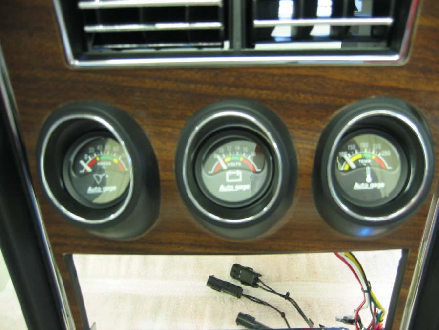 Test: o Connect the negative battery cable. o Turn the light switch on to test the gauge lights. o Start the engine to test the gauges. This picture shows the installed gauges.