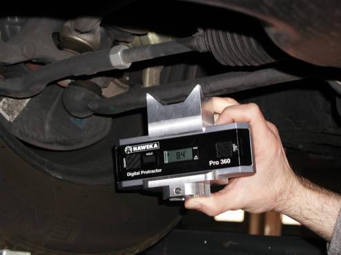 4.2 Example for Application Front Axle: Mercedes A-Class Attach the inclinometer with the prism adaptor at the 4 contact points of the suspension arm.