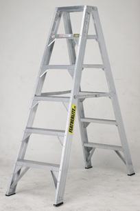 aluminum 4600 SERIES EXTRA-HEAVY DUTY ALUMINUM 2-WAY STEP DOUBLE FRONT CONSTRUCTION ALLOWS TWO CLIMBERS TO ACCESS THE LADDER FROM OPPOSITE SIDES Wide aluminum top with extra-thick brackets for