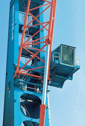 Tower/Boom The torsionally stiff plate girder structure ensures that the mechanical forces are transferred evenly from the boom to the tower.