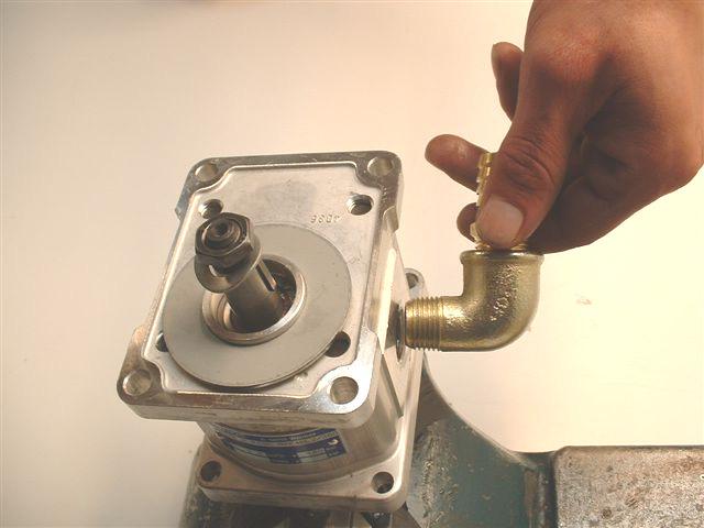 Mount the centering washer and the coupling