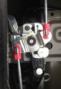 3. Remove the red clips from the existing tailgate handle by unsnapping them with your fingers. Remove the rods from the handle (Image 2). 4.