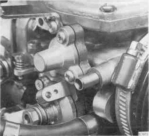 Cold-start device (choke) The carburettor is equipped with