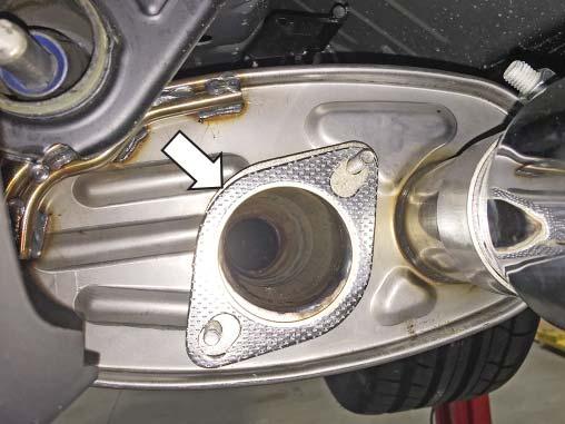 (P/N: 10-0338). Align the tips to the rear valance. Torque the exhaust tip clamps to 35 lb-ft (47 Nm).