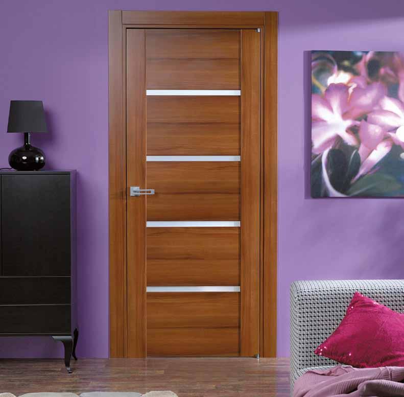 PASSO interior door leaves TECHNICAL SPECIFICATION LEAF STRUCTURE non-rebated system a rail and stile set made of laminated wood, topped with two flush HDF boards covered with natural veneer or the