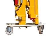 MANUAL FORK ADJUSTMENT Facilitates the transport of various pallets and containers.