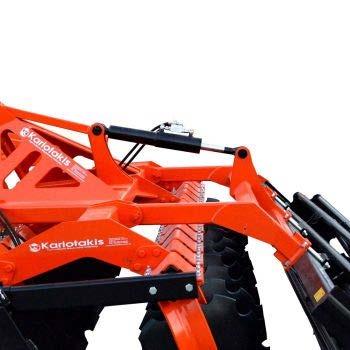 easily and simply from the tractors cabin the working depth of the SmartDisc is set hydraulically.