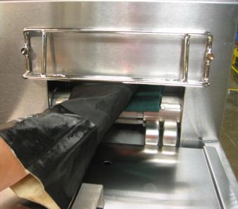 heating element hub (electric only). Wearing heat resistant gloves, place covers on frypots ensuring they are square with the frypot.