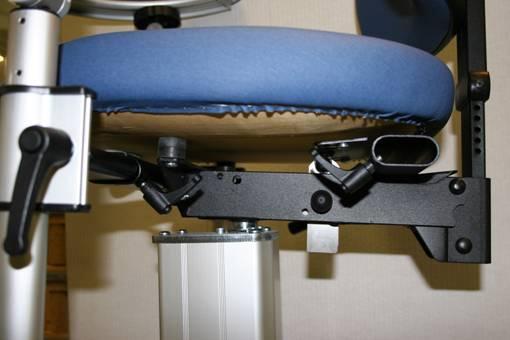 There are two handles on each side under the seat. Normally the armrests are set in front handle. The armrest should not be loaded by a weight exceeding 20kg or 44