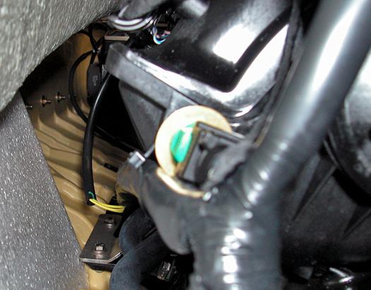 IMPORTANT: Note location of jam nut on cable. Remove steering cable adjustment nut.