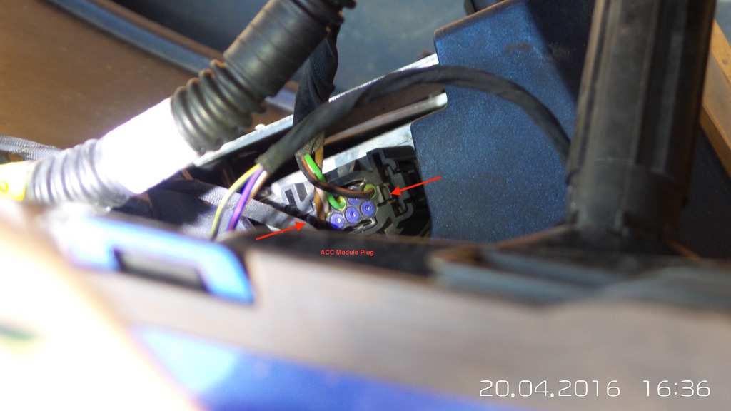 Page 12 of 50 o Headlamp wash (if fitted) disconnect the pipework on the each of the jet assemblies Squeeze both