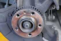 Brake disc must not fall short of the minimum thickness up to the end of the service life of the new