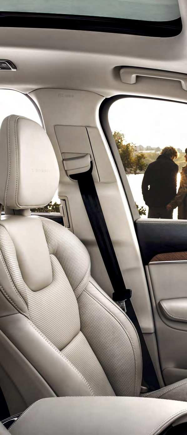 VOLVO XC90 Inscription Fine Nappa Leather Blond in Blond/Charcoal interior UC00 Linear Walnut INSIDE YOUR CAR Your own space, wherever you go.