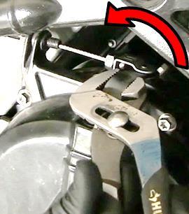 To avoid draining the oil, lay the motorcycle on its right side.