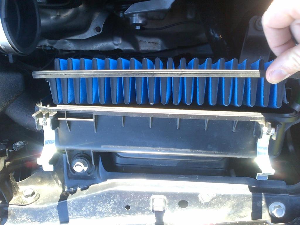 4. Air filter Installation Fitting the air filter is a like