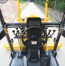 GD675-3 M OTOR G RADER WORKING ENVIRONMENT Excellent Visibility Exceptional visibility helps increase operator confidence and productivity in all grader applications.