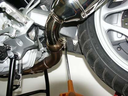 MAINTENANCE OF THE AKRAPOVIC EXHAUST SYSTEM 1.