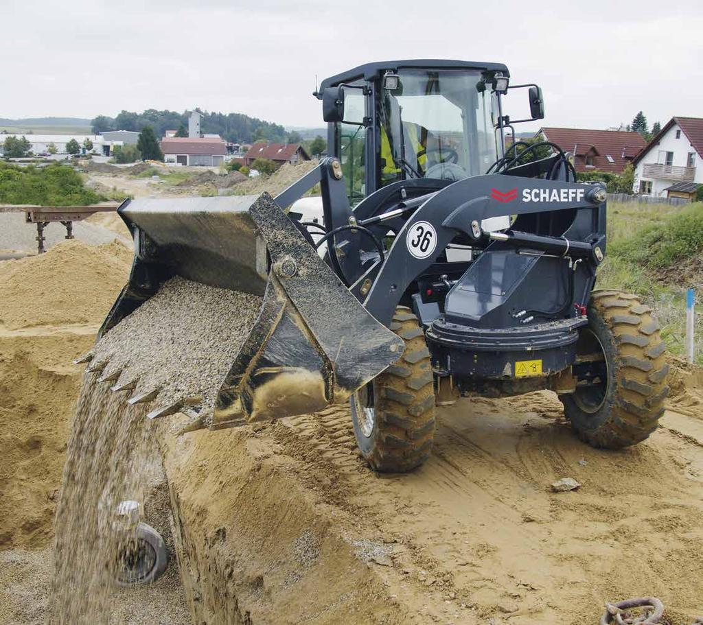 EXTENSIVE OPERATING RANGE Comes into its own when things get tight The loader frame can be slewed 90 degrees to either side without stopping, making it possible to work at right angles to the travel