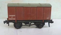 Each Price ( ): 18.00 2.55 Hornby Dublo Super-detail and SD6 Wagons 4313 2-axle Gunpowder Van, BR brown, with mid-grey roof.