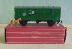 56B Hornby Dublo Super-detail and SD6 Wagons 4315 2-axle Horse Box. BR (Southern) green with grey roof. All doors intact.
