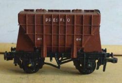 59B Hornby Dublo Super-detail and SD6 Wagons 4626 2-axle Bulk Cement Wagon 'Presflo'. Bauxite red.