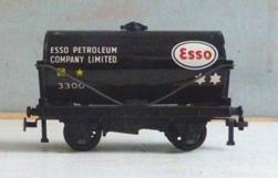 64B Hornby Dublo Super-detail and SD6 Wagons 4679 Tank Wagon 'Traffic Services'. silver.