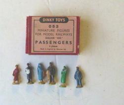 2.123B Other figures suitable for use with Hornby Dublo 053 Dinky Toys/ Hornby Dublo Set of 6 Passengers (3 male, 3 female). Excellent condition.