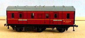 2.34 Hornby Dublo Super-detail Coaches 4076 6-wheel Passenger Brake Van, known as 'Stove', BR crimson-lake. Very good condition with small scratch on one side. Price ( ): 85.00 2.
