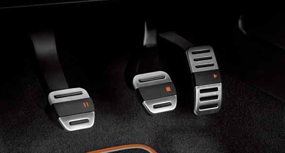 Orange & white bicolour ambient lighting sets the mood for any music inside your new SEAT