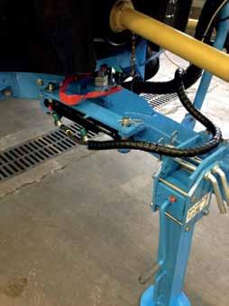 balanced machine Stay in control on slopes! The adjustable boom option allows you to manually correct the sprayer position on slopes.