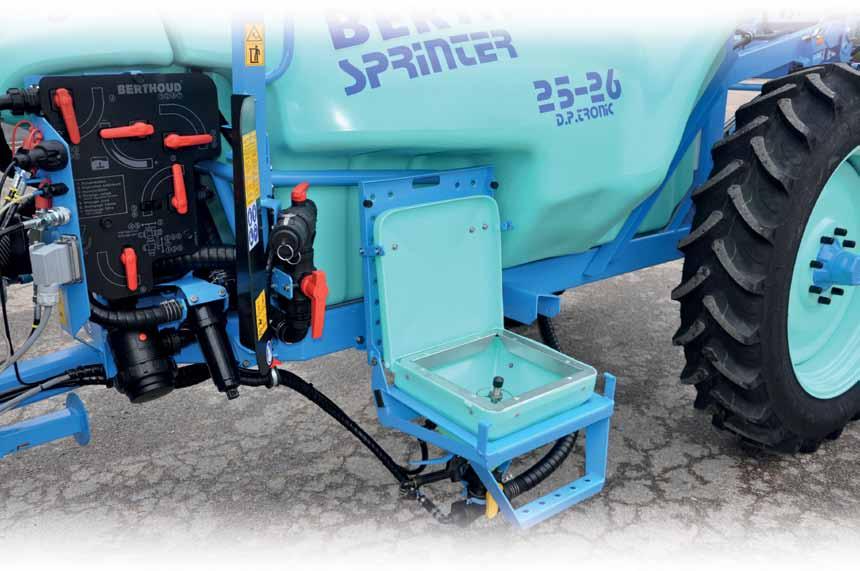 Everything within easy reach Precise application Pumps Berlogic panel The Berlogic panel allows you to perform all the sprayer functions easily and quickly: filling,
