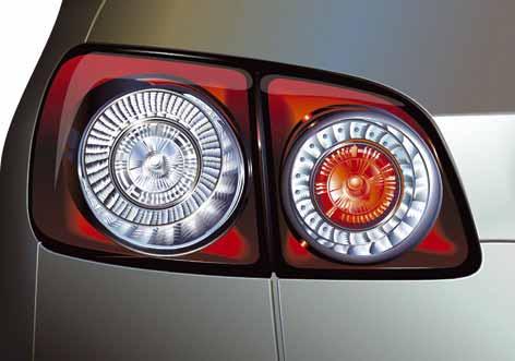 are fitted with H7 bulbs as standard. The turn signals are equipped with a round reflector.
