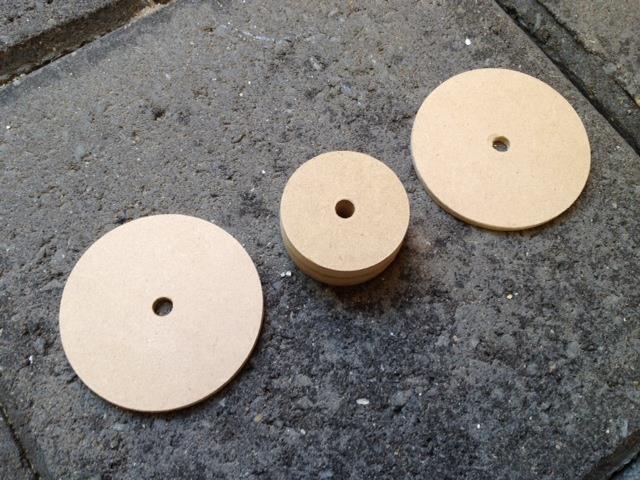 To make the pulley wheel cut 1 disc out of the 16mm MDF with the diameter calculated above.