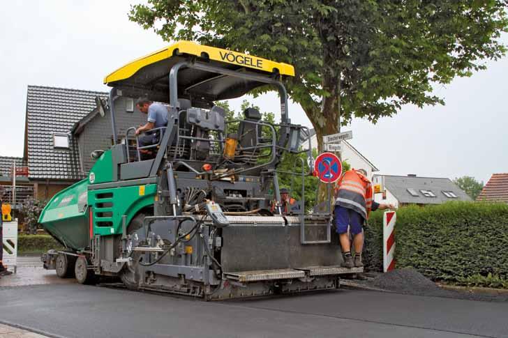 Undercarriage Feed with Mix Excellent Mobility and Manœuvrability Small turning radius (outside) of just 6.5m allows easy and quick manœuvring even in tight corners.