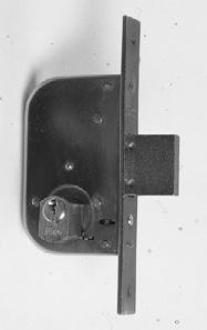 Gate locks Prezzo unitario e 12.5 47 170 12.5 145 12 22 105 26 8 5 67.5 67.5 E 57 18 Gate lock. Tropicalised, zinc-plated case and front plate. Operating with multi-faceted cylinder Ø mm 26.