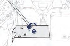 F Check that the red indicator, located next to the control 1, is no longer visible. F Unbuckle and reposition the outer seat belt on the side of the backrest.
