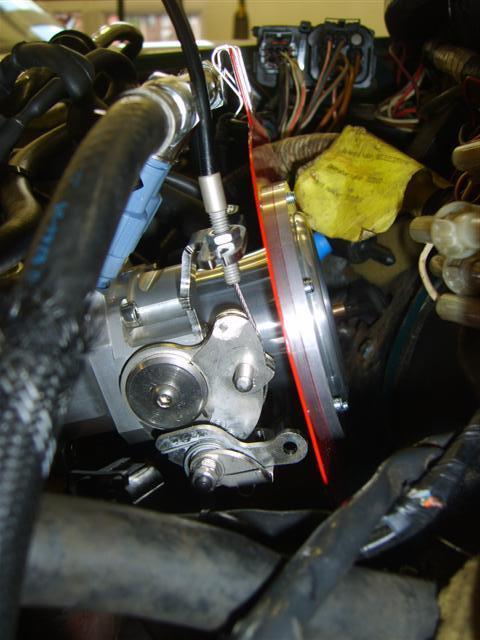 -Now fit the throttle cable, ensure that the cable abutment is fitted to the throttle body first. (as shown).