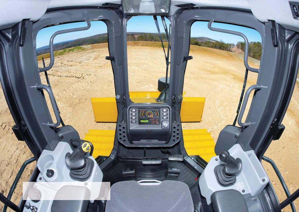 C RAWLER D OZER See what you have been missing! Unrivaled blade visibility The D39EX/PX-22 incorporates Komatsu s super-slant nose design.