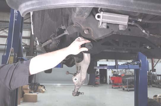 Install the lower control arms using the supplied cam bolts and washers (500). Photo 22.