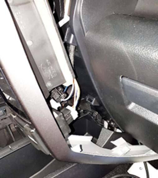 (Vehicle equipped with center console shown.