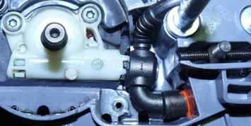 Tightening torque screws oil pump 0,45 kgm (39,83 in lb)