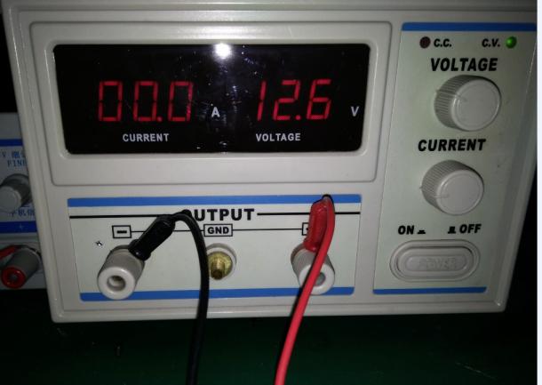 2. If the charging indicator does not light up after you connect the battery to charger, please check the connection, and whether the battery s voltage is too low (<1.