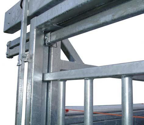 Ensure all hurdles are correctly seated on the platforms either side of the unit and secured by means of the web straps and ratchets