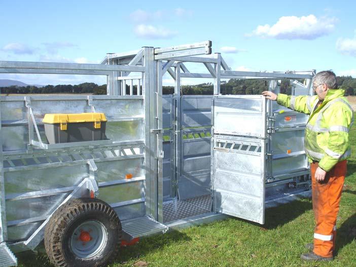 Access to the animal Fig 16 Fig 17 The Ritchie Mobile Cattle Handling Crate offers complete access to both sides and the